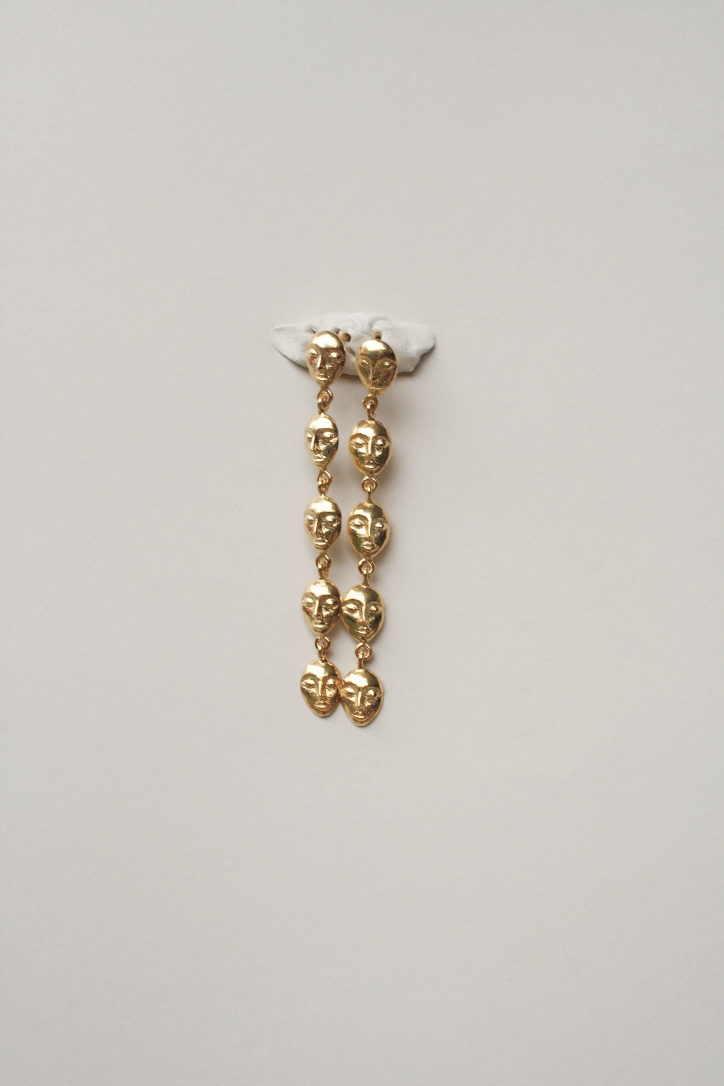 Aretes compañía